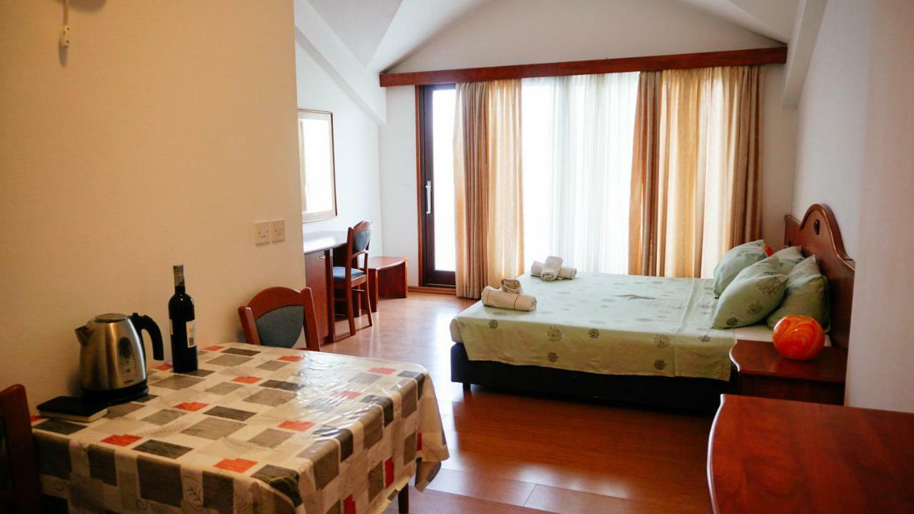 Villa Siga Мали Стон Екстериор снимка
